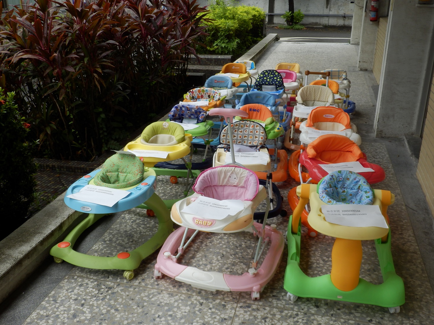 經濟部標準檢驗局公布市售「嬰幼兒學步車」檢驗結果